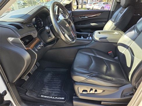 Used 2019 Cadillac Escalade Luxury image 10