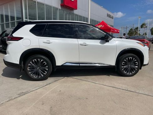Certified 2024 Nissan Rogue Platinum w/ Platinum Premium Package image 2