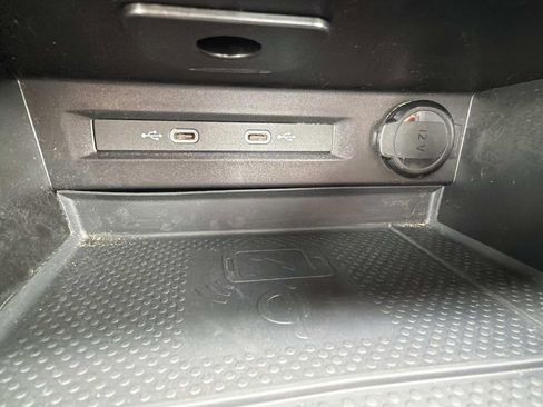 Used 2024 Volkswagen Tiguan SE FWD image 22
