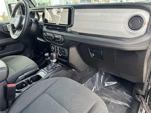 Used 2024 Jeep Wrangler Unlimited Sahara image 13