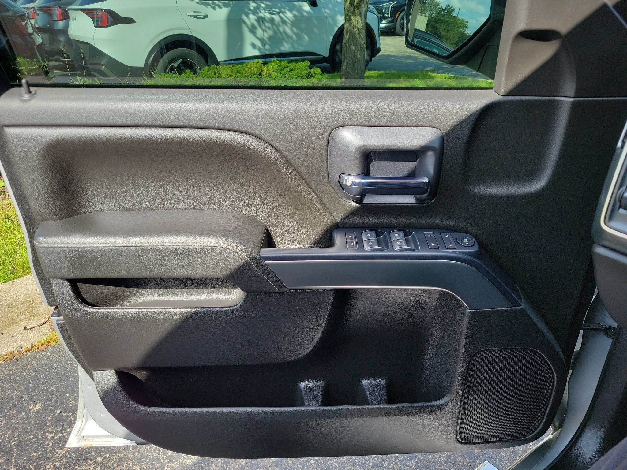 Used 2019 Chevrolet Silverado 1500 LT w/ All Star Edition AWD/4WD image 8