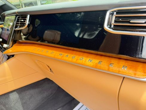 Used 2022 Jeep Grand Wagoneer Series III w/ Rear Seat Video Group 1 AWD/4WD image 47