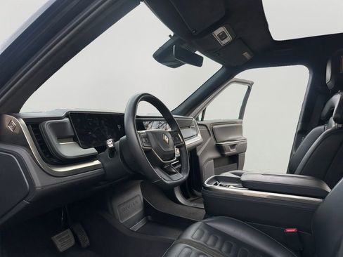 Used 2025 Rivian R1S Adventure image 9