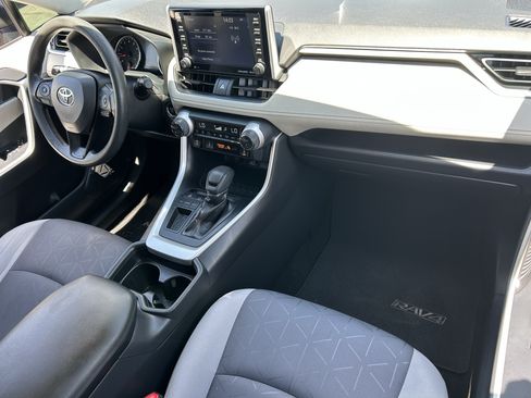 Used 2019 Toyota RAV4 XLE w/ Convenience Package FWD image 10
