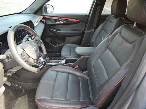 Used 2025 Chevrolet TrailBlazer RS w/ Convenience Package image 19