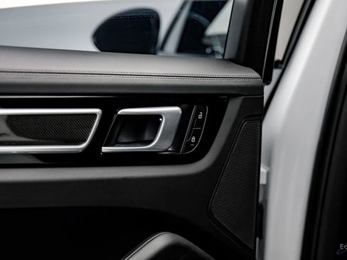 Used 2022 Porsche Cayenne Turbo image 97