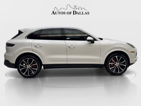 Used 2022 Porsche Cayenne w/ Premium Package AWD/4WD image 5