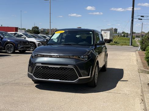 Used 2025 Kia Soul LX FWD image 14