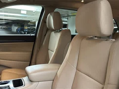 Used 2022 Jeep Grand Cherokee Laredo E image 22