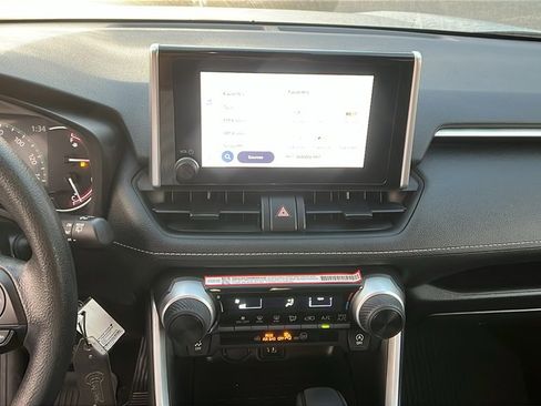 Used 2025 Toyota RAV4 LE image 27