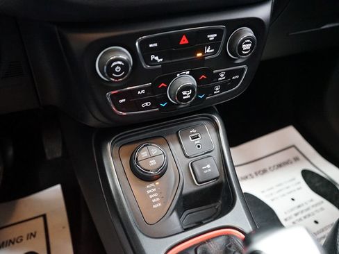 Used 2018 Jeep Compass Trailhawk w/ Leather Interior Group AWD/4WD image 36