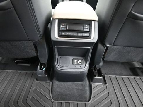 Used 2023 Subaru Ascent Limited AWD/4WD image 22