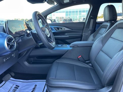 Used 2025 Chevrolet Equinox EV LT w/ Convenience Package image 14