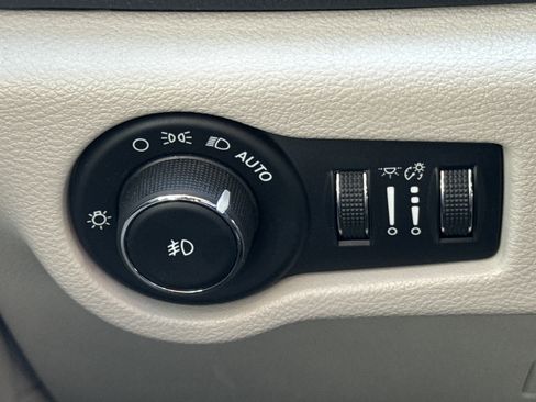 Used 2017 Chrysler Pacifica Limited w/ Advanced Safetytec Group image 22