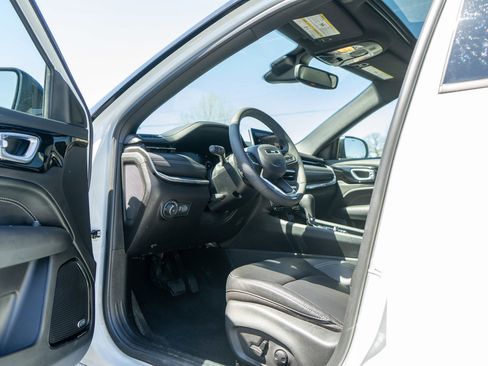 Used 2024 Jeep Compass Limited w/ High Altitude Package image 13