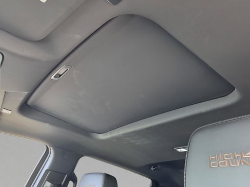 Used 2024 Chevrolet Silverado 2500 High Country w/ High Country Premium Package AWD/4WD image 17
