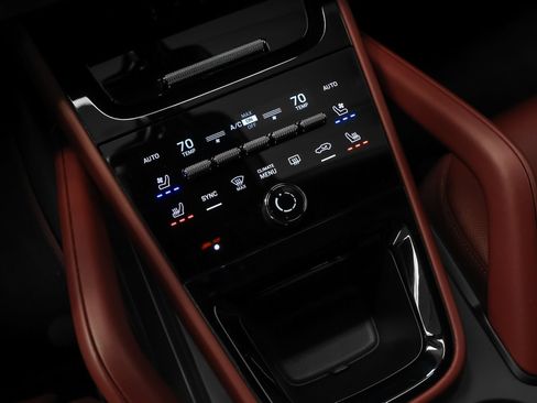 Certified 2024 Porsche Cayenne Turbo AWD/4WD image 52