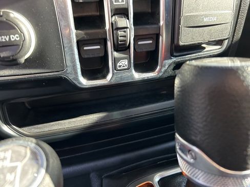 Used 2023 Jeep Gladiator Willys image 25