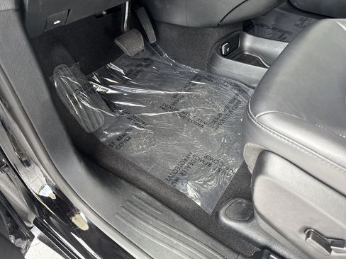 Used 2025 Chrysler Pacifica Select FWD image 16