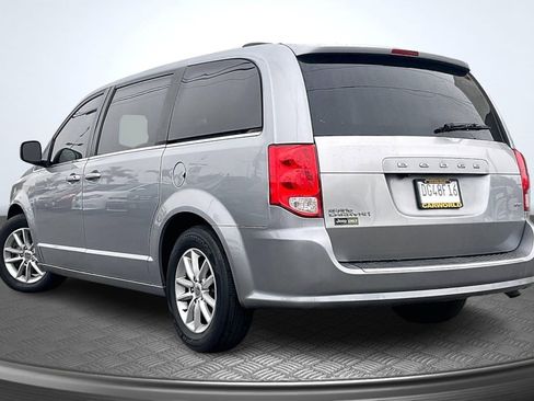 Used 2020 Dodge Grand Caravan SXT image 2