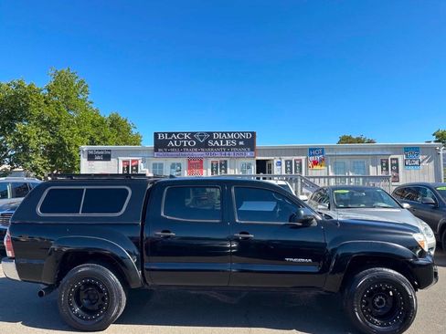 Used 2015 Toyota Tacoma PreRunner w/ SR5 Package RWD image 2