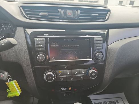 Used 2021 Nissan Rogue Sport S image 23