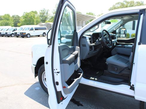 Used 2026 Ford F250 XL w/ XL Chrome Package RWD image 15