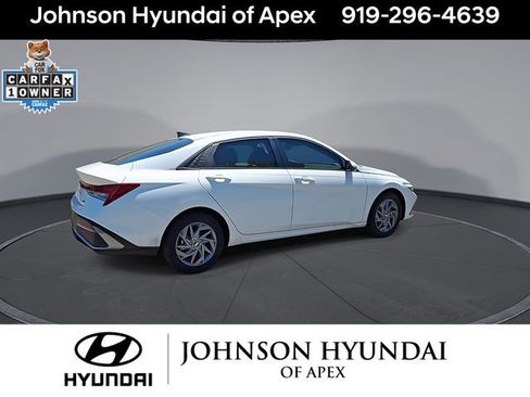 Used 2025 Hyundai Elantra Hybrid FWD image 9