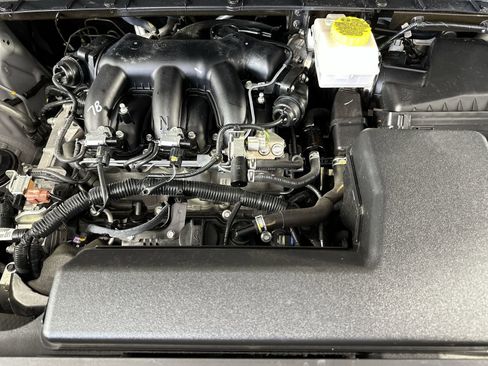 Used 2024 Nissan Pathfinder S FWD image 27