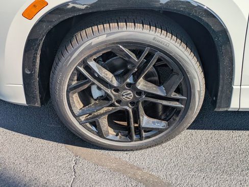 New 2026 Volkswagen Tiguan SE R-Line FWD image 12