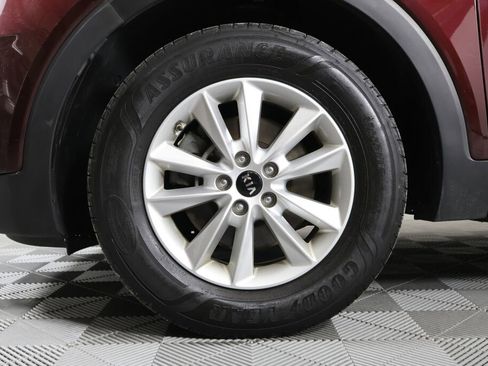 Used 2019 Kia Sorento LX image 11