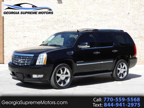 Used 2013 Cadillac Escalade Luxury RWD image 1