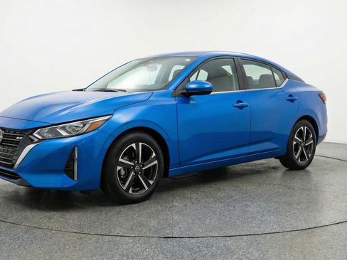 Used 2025 Nissan Sentra SV image 3