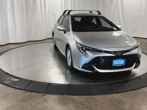 Used 2023 Toyota Corolla SE image 3
