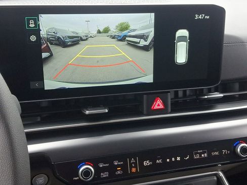 New 2026 Kia Carnival LX FWD image 17