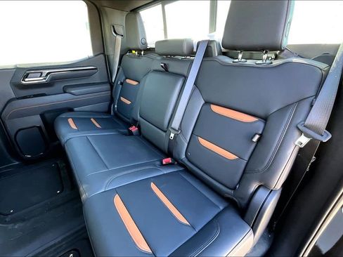 Used 2025 GMC Sierra 1500 AT4 w/ AT4 Premium Package AWD/4WD image 32