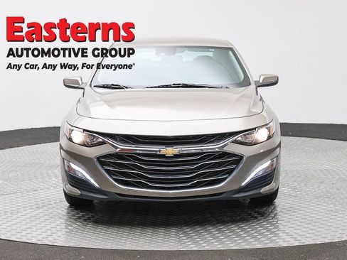Used 2025 Chevrolet Malibu LT FWD image 2