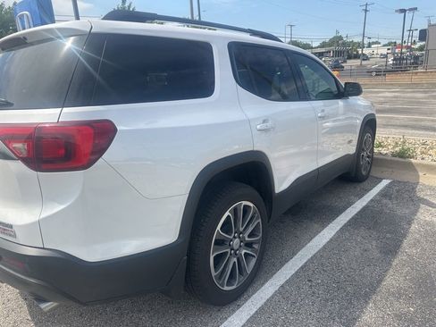 Used 2017 GMC Acadia SLT AWD/4WD image 4