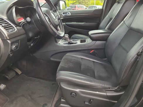 Used 2017 Jeep Grand Cherokee Altitude AWD/4WD image 19