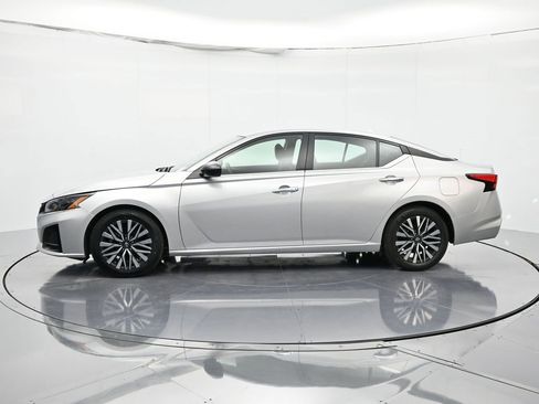 Used 2024 Nissan Altima 2.5 SV image 8