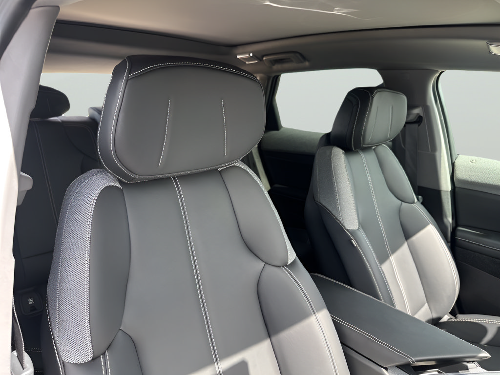 Certified 2025 Cadillac Optiq Luxury 1 AWD/4WD image 36