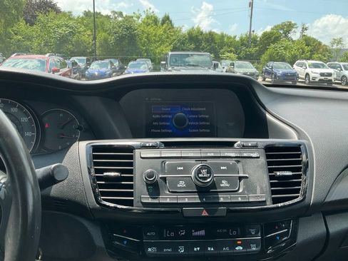 Used 2016 Honda Accord Sport image 19