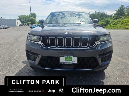 Used 2023 Jeep Grand Cherokee Laredo w/ Luxury Tech Group I AWD/4WD image 2
