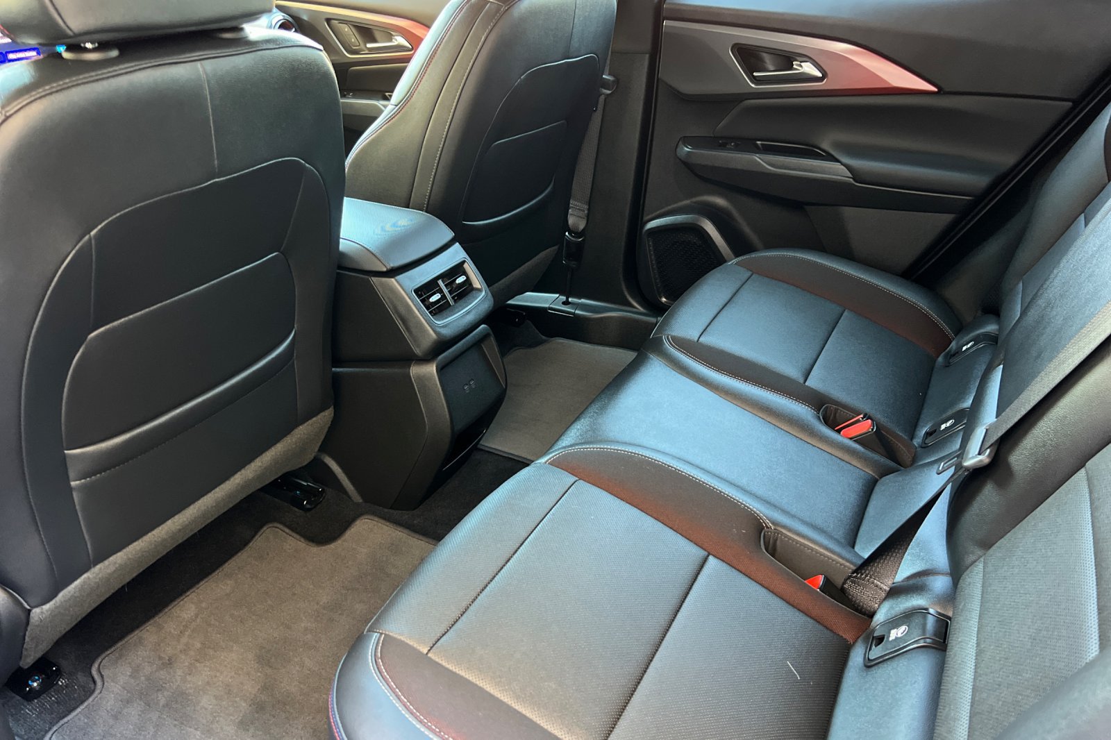 Used 2024 Chevrolet Equinox EV RS FWD image 6