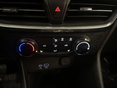 Used 2024 Buick Encore GX Preferred w/ Comfort Package image 11