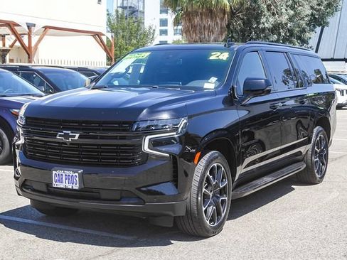 Used 2024 Chevrolet Suburban RST w/ Luxury Package RWD image 5