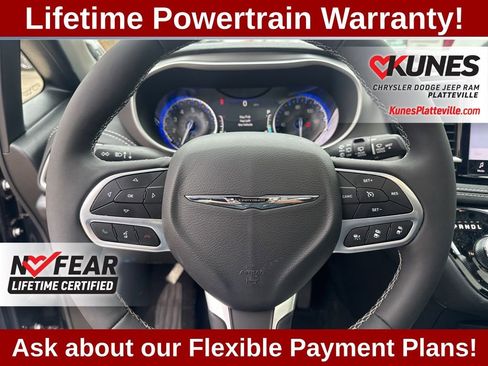 Used 2025 Chrysler Pacifica Select AWD/4WD image 16