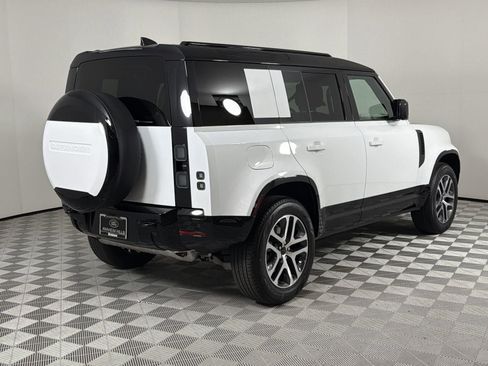 New 2026 Land Rover Defender 110 X-Dynamic SE image 5
