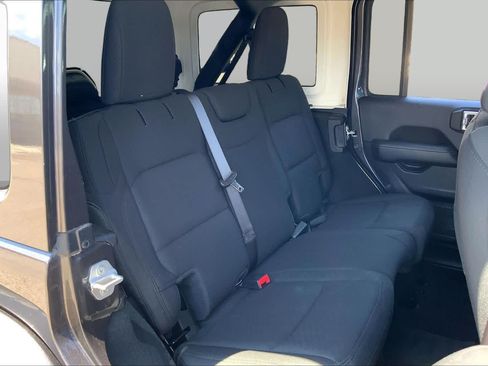 Used 2020 Jeep Wrangler Unlimited Sahara w/ Uconnect 4C Nav & Sound Group AWD/4WD image 18