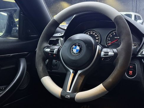 Used 2018 BMW M4 Coupe w/ Executive Package image 21